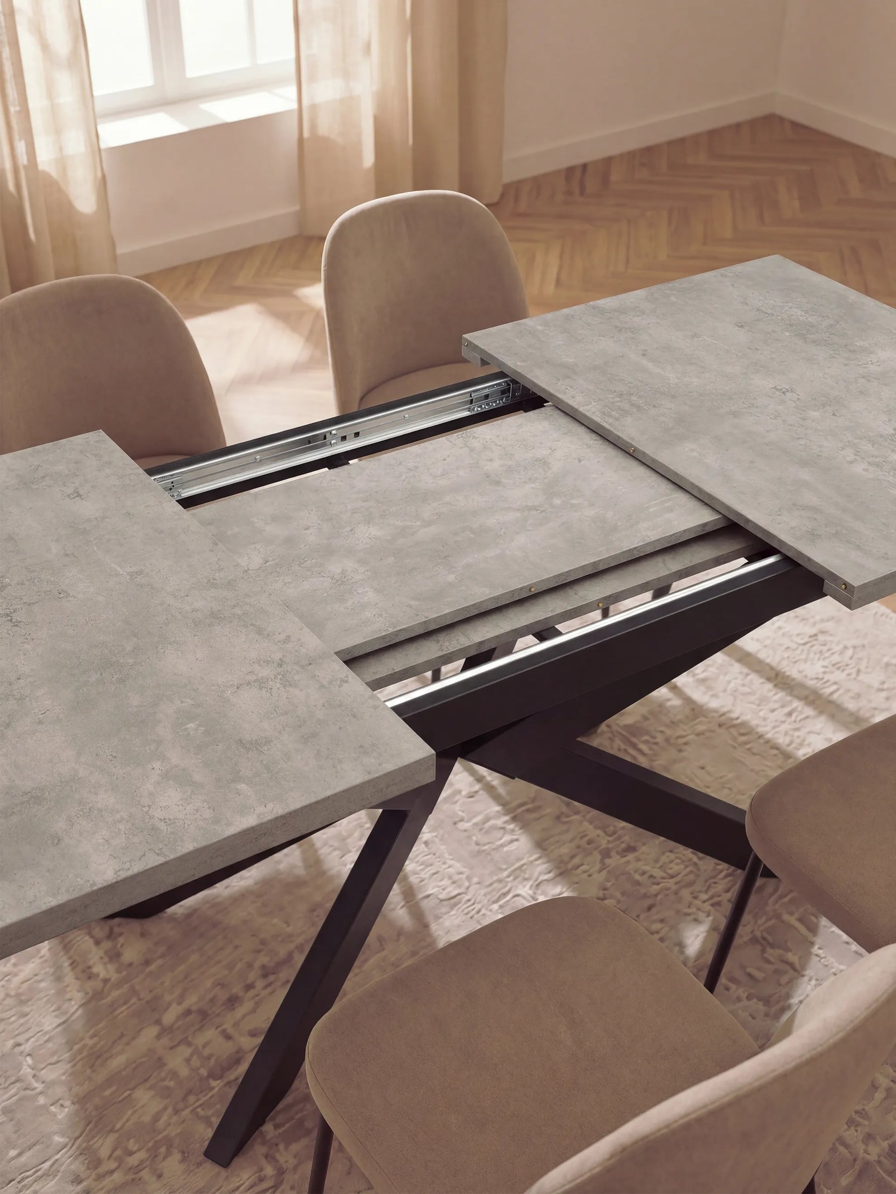 MALTE - Ausziehtisch mit 2 Einlegeplatten für 6-8 Personen