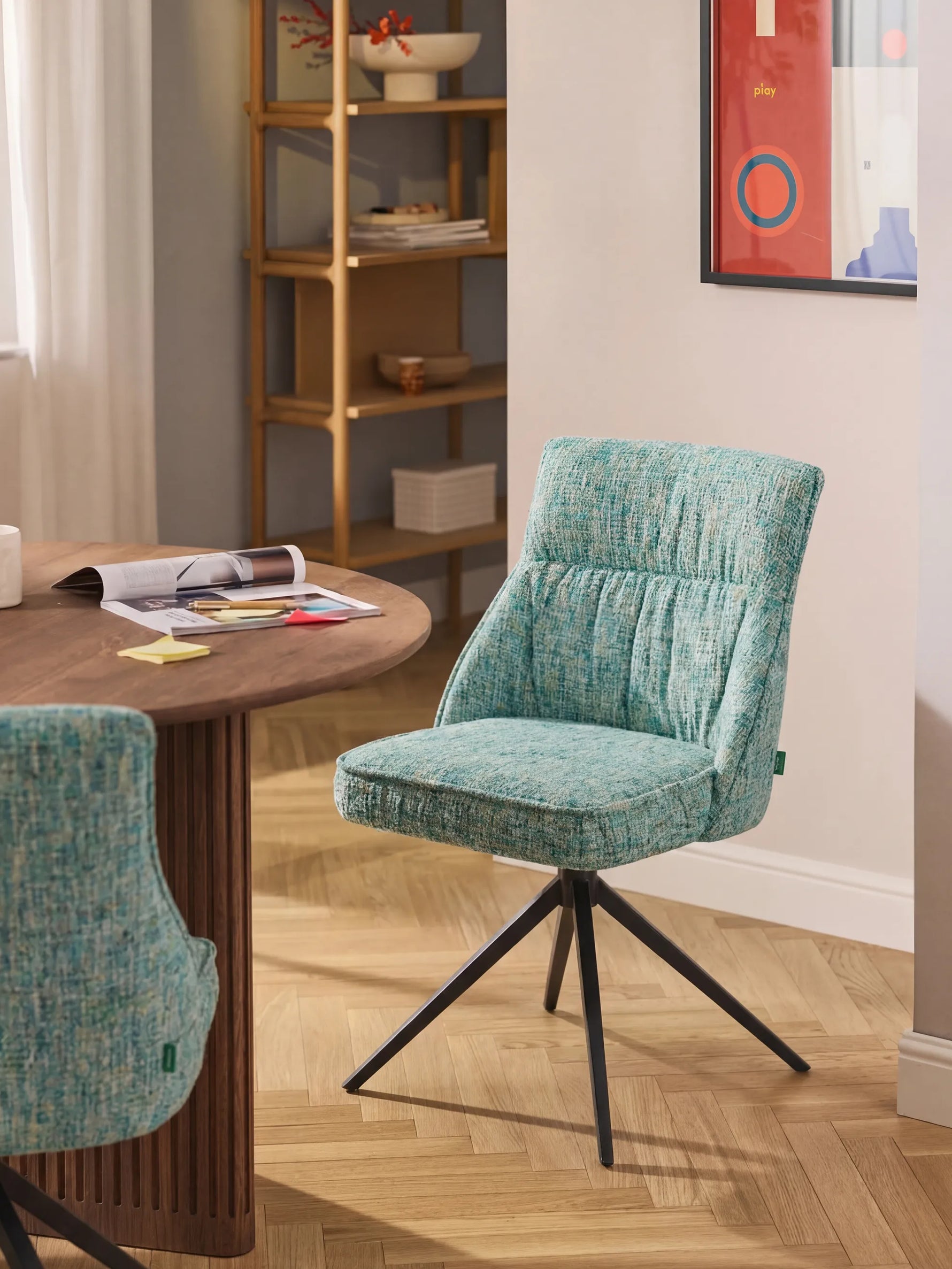 MIRELA - Polsterstuhl mit Rückstellfunktion, 360° drehbar