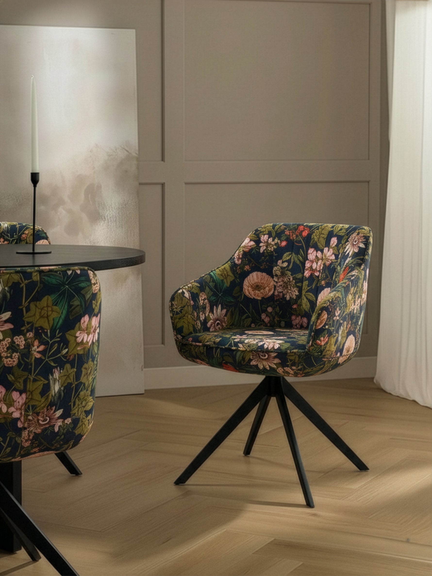 Esszimmerstuhl ARVIT – Drehbarer Stuhl mit Armlehnen & Cord oder Wildlederoptik | B&D home